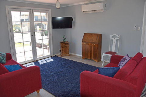 Beach Life Retreat - Accommodation in Surfers Paradise 3