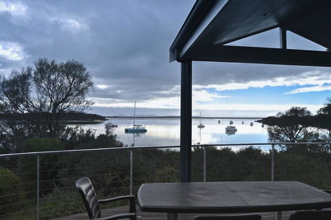Rest A Shore Coffin Bay - Accommodation in Surfers Paradise 2