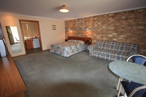 Clare Central - Accommodation in Surfers Paradise 8
