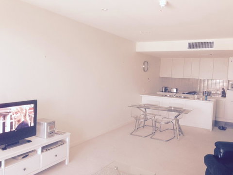 Breakwater Apartment - Accommodation in Surfers Paradise 14