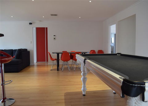 South Coast Escape - Accommodation in Surfers Paradise 3