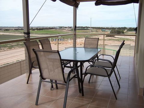 Relax On Par - Accommodation in Surfers Paradise 11