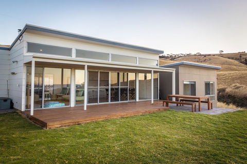 Middle River Beach House, Western House - Accommodation in Surfers Paradise 1