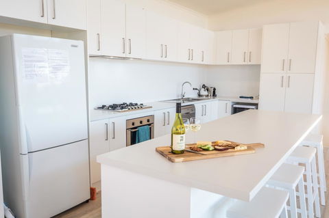 Middle River Beach House, Western House - Accommodation in Surfers Paradise 3