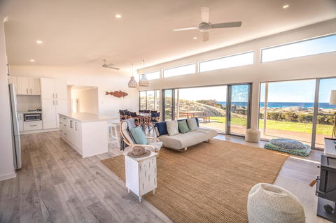 Middle River Beach House, Western House - Accommodation in Surfers Paradise 0