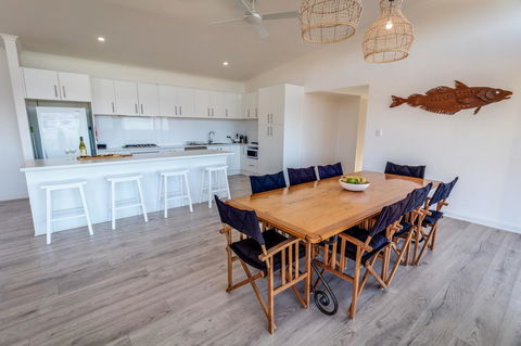 Middle River Beach House, Western House - Accommodation in Surfers Paradise 4