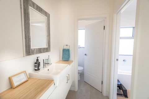 Middle River Beach House, Western House - Accommodation in Surfers Paradise 13