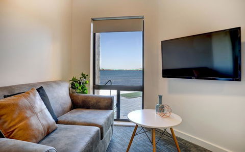 Limani Motel - Accommodation in Surfers Paradise 6