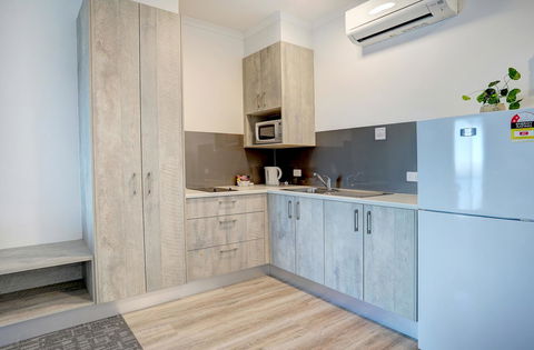 Limani Motel - Accommodation in Surfers Paradise 20