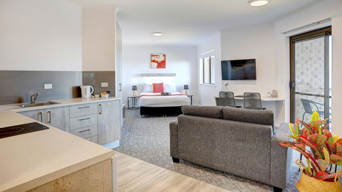 Limani Motel - Accommodation in Surfers Paradise 17