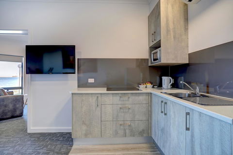 Limani Motel - Accommodation in Surfers Paradise 1