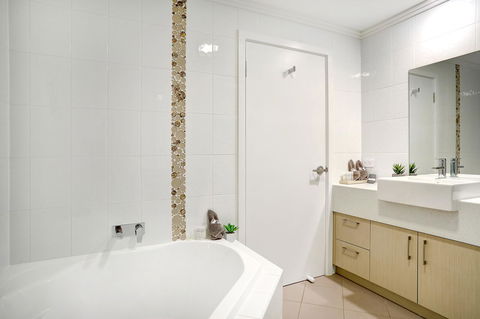 Limani Motel - Accommodation in Surfers Paradise 9