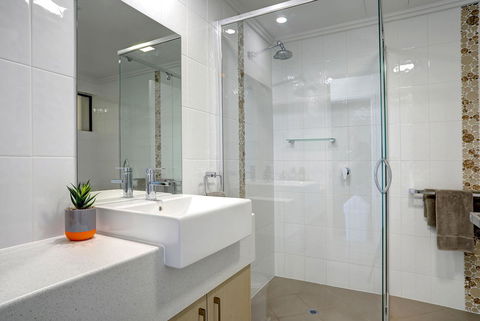 Limani Motel - Accommodation in Surfers Paradise 3