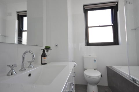 The One @ Henley Beach - Accommodation in Surfers Paradise 4
