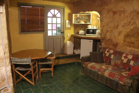 The Underground Motel - Accommodation in Surfers Paradise 1