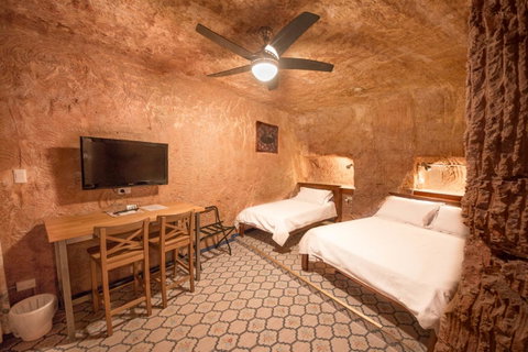 The Underground Motel - Accommodation in Surfers Paradise 8