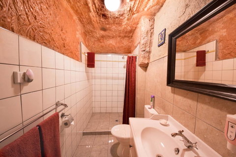 The Underground Motel - Accommodation in Surfers Paradise 7
