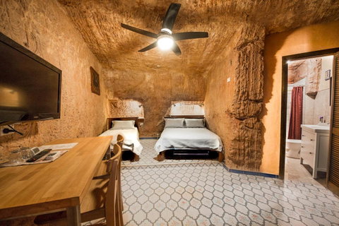 The Underground Motel - Accommodation in Surfers Paradise 9