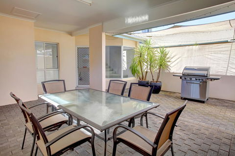 Bay Bliss - Accommodation in Surfers Paradise 2