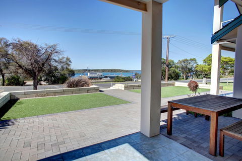 Bay Bliss - Accommodation in Surfers Paradise 1