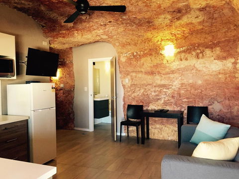 The Lookout Cave Underground Motel - Accommodation in Surfers Paradise 17