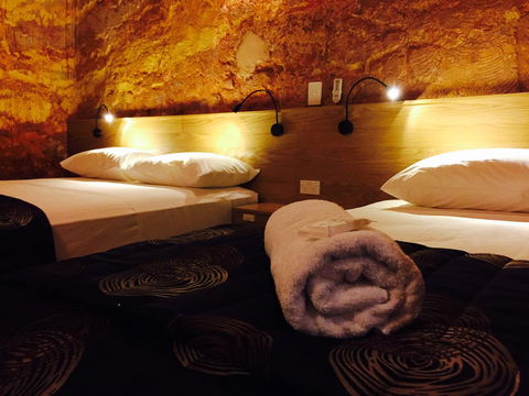 The Lookout Cave Underground Motel - Accommodation in Surfers Paradise 28
