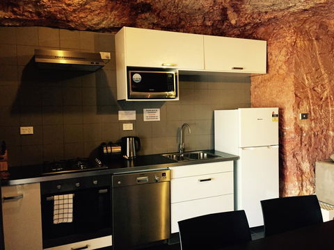 The Lookout Cave Underground Motel - Accommodation in Surfers Paradise 29