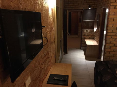 The Lookout Cave Underground Motel - Accommodation in Surfers Paradise 26
