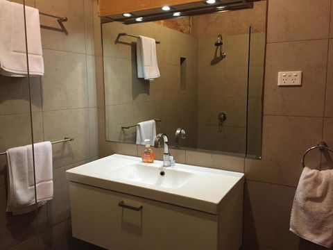 The Lookout Cave Underground Motel - Accommodation in Surfers Paradise 30