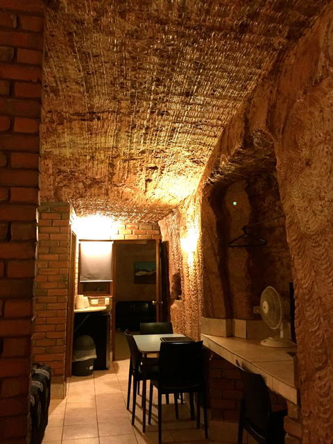 The Lookout Cave Underground Motel - Accommodation in Surfers Paradise 19