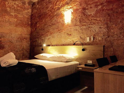 The Lookout Cave Underground Motel - Accommodation in Surfers Paradise 0