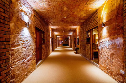 The Lookout Cave Underground Motel - Accommodation in Surfers Paradise 7