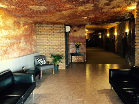 The Lookout Cave Underground Motel - Accommodation in Surfers Paradise 18