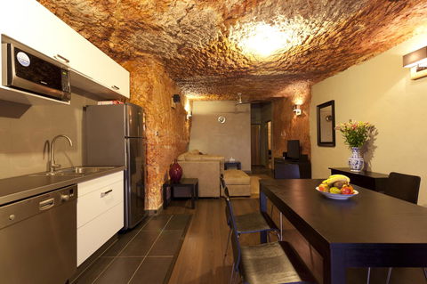 The Lookout Cave Underground Motel - Accommodation in Surfers Paradise 21