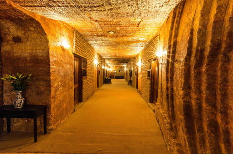 The Lookout Cave Underground Motel - Accommodation in Surfers Paradise 35
