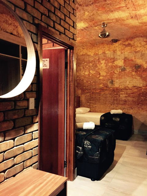 The Lookout Cave Underground Motel - Accommodation in Surfers Paradise 37