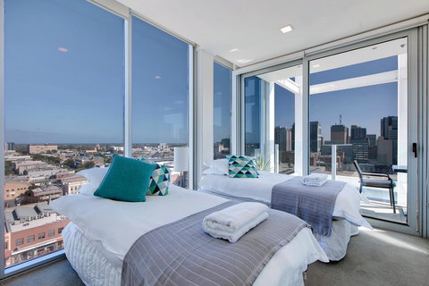 Light And Spacious, Stunning Views Of Adelaide - Accommodation in Surfers Paradise 6