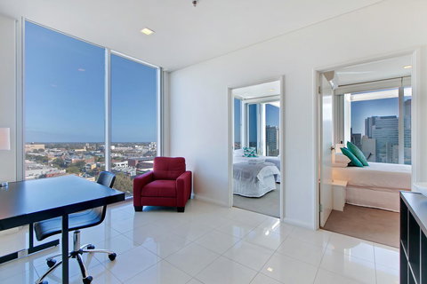 Light And Spacious, Stunning Views Of Adelaide - Accommodation in Surfers Paradise 7