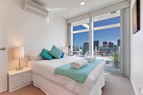 Light And Spacious, Stunning Views Of Adelaide - Accommodation in Surfers Paradise 5