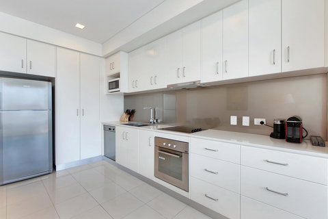 Light And Spacious, Stunning Views Of Adelaide - Accommodation in Surfers Paradise 4