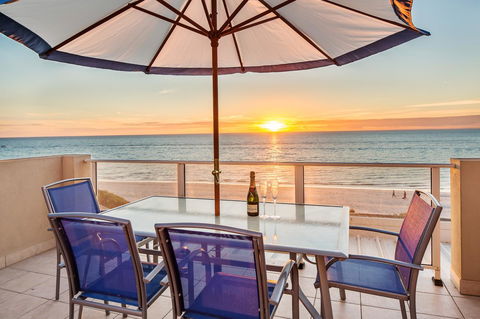 Adelaide Luxury Beach House - Accommodation in Surfers Paradise 9
