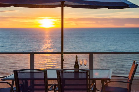 Adelaide Luxury Beach House - Accommodation in Surfers Paradise 7