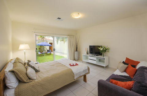 Adelaide Luxury Beach House - Accommodation in Surfers Paradise 33