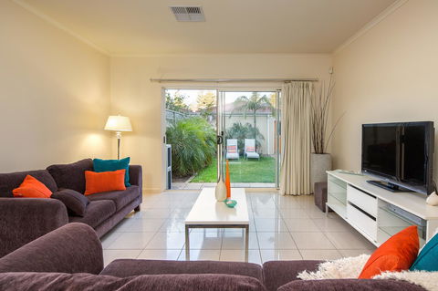 Adelaide Luxury Beach House - Accommodation in Surfers Paradise 32