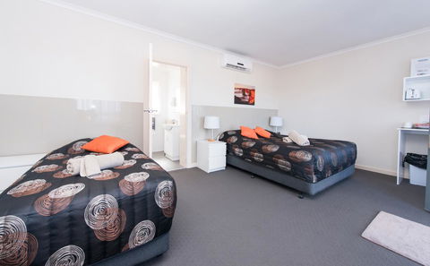 Blue Lake Motel - Accommodation in Surfers Paradise 1