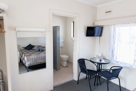 Blue Lake Motel - Accommodation in Surfers Paradise 6