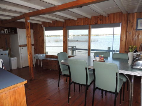 PS Federal Retreat Paddle Steamer Goolwa - Accommodation in Surfers Paradise 23