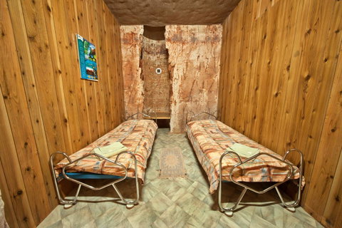 Radeka Downunder Underground Motel - Accommodation in Surfers Paradise 6