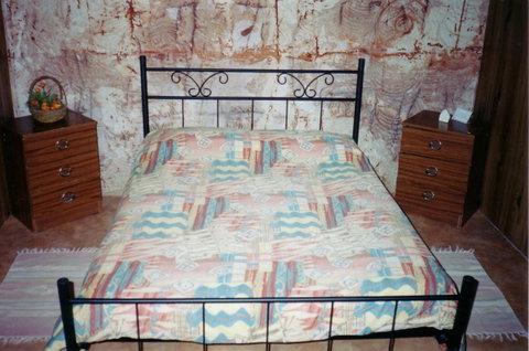 Radeka Downunder Underground Motel - Accommodation in Surfers Paradise 3