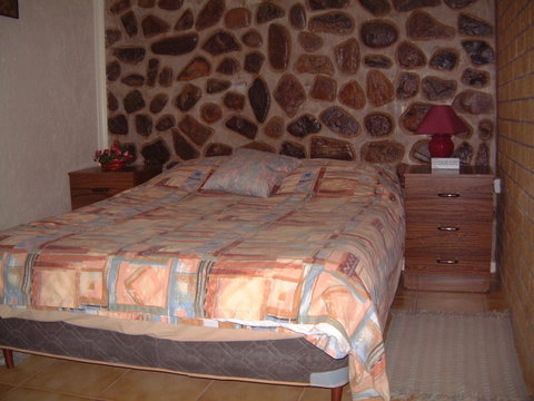 Radeka Downunder Underground Motel - Accommodation in Surfers Paradise 8